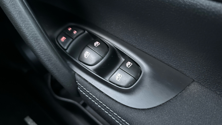 Nissan Qashqai 1.2 DiG-T N-Connecta 5dr Xtronic Petrol Hatchback